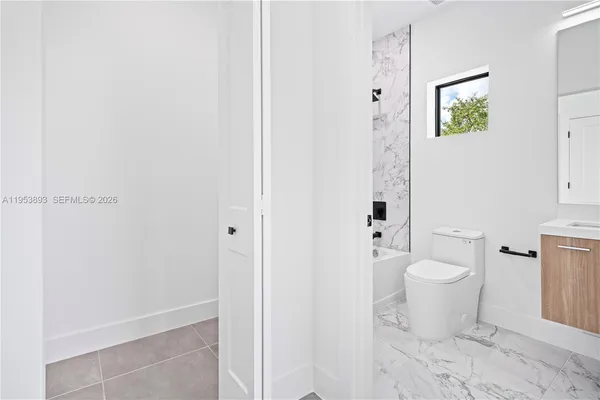 $4,200 | 526 Southwest 2nd Street, Unit 5, Miami, FL 33130