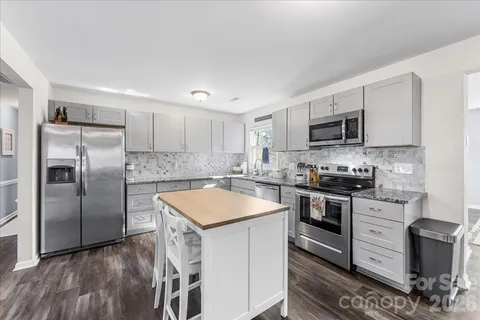 $400,000 | 4914 Glenbrier Drive, Charlotte, NC 28212