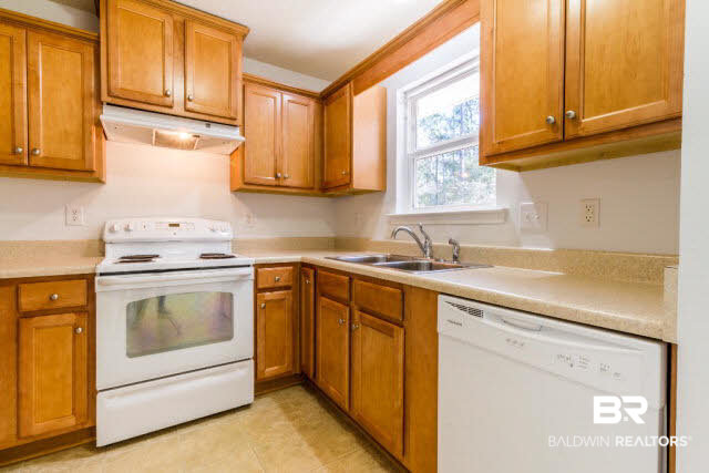 2557 Santa Rosa Drive Lillian, AL 36549 - Photo 4 of 17 Kitchen