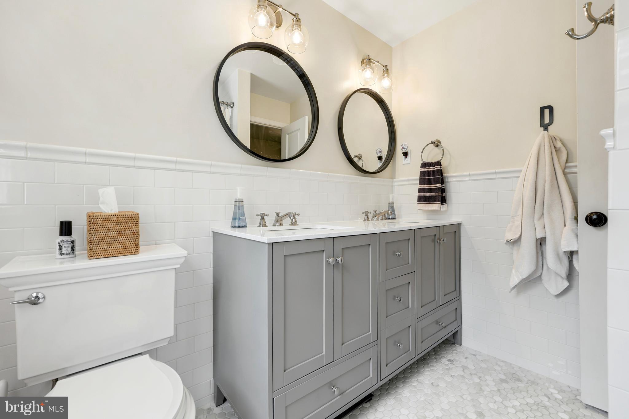 566 Upper Weadley Road Wayne, PA 19087 - Photo 34 of 50 2nd Floor Full Bathroom