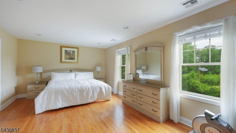 5 Maple Drive Warren, NJ 07059 - Photo 15 of 35