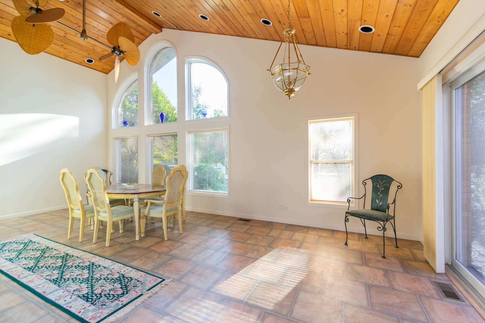 3473 East 449th Road LaSalle, IL 61301 - Photo 29 of 61 a dining room with wooden floor and a rug