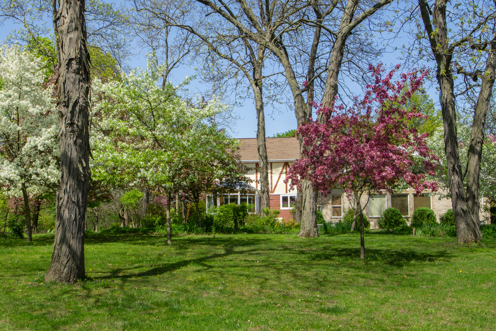 3473 East 449th Road LaSalle, IL 61301 - Photo 57 of 61 a garden view with a fountain