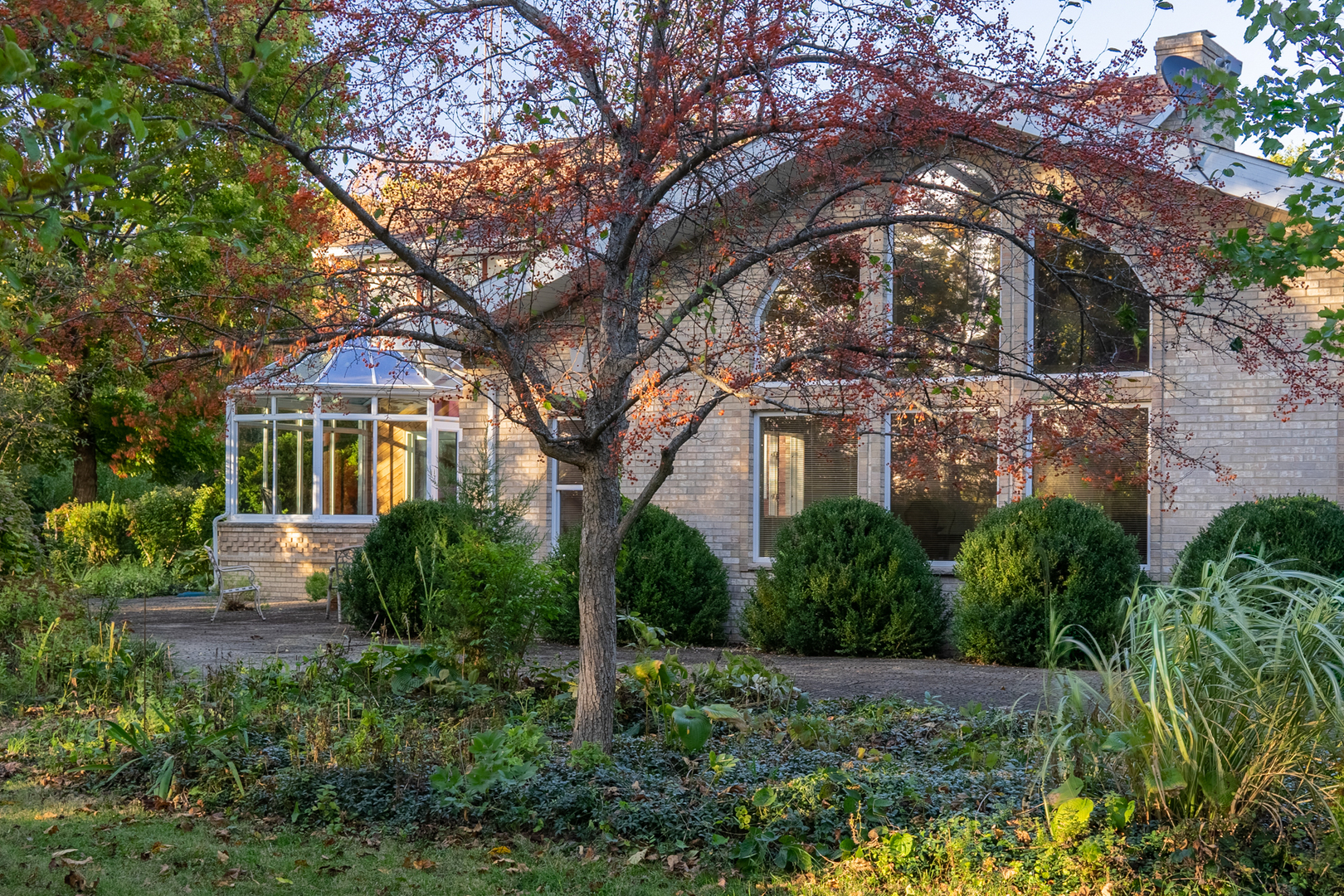 3473 East 449th Road LaSalle, IL 61301 - Photo 60 of 61 a front view of a house with garden