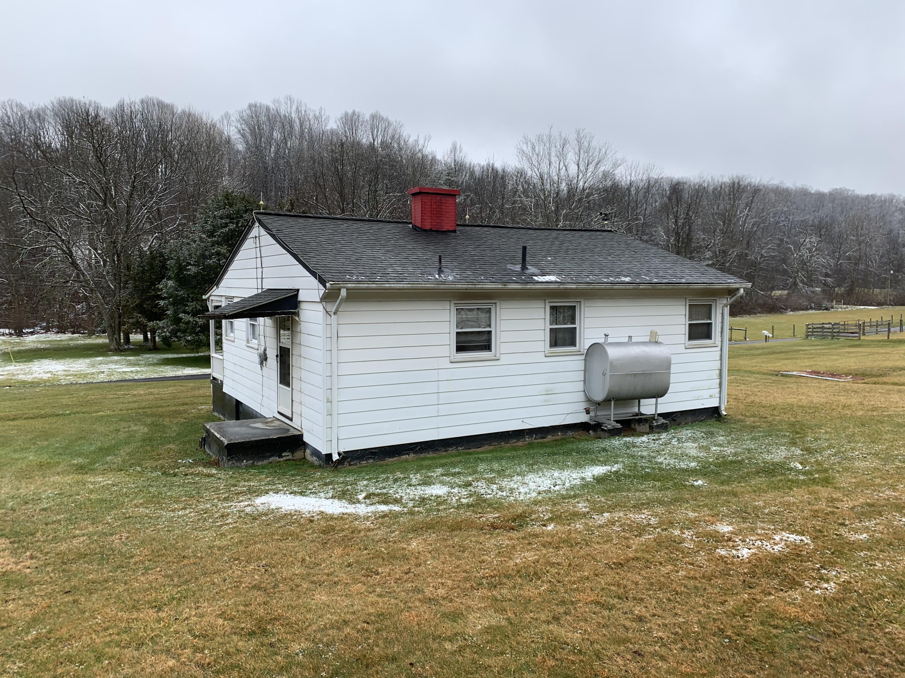 711 Parsons Road Troutville, VA 24175 - Photo 7 of 7 IMG-2684
