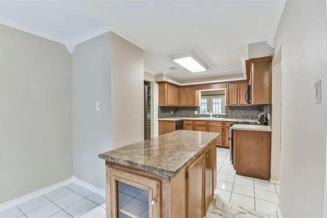 $1,900 | 20 Tulip Hill Court, Spring, TX 77380