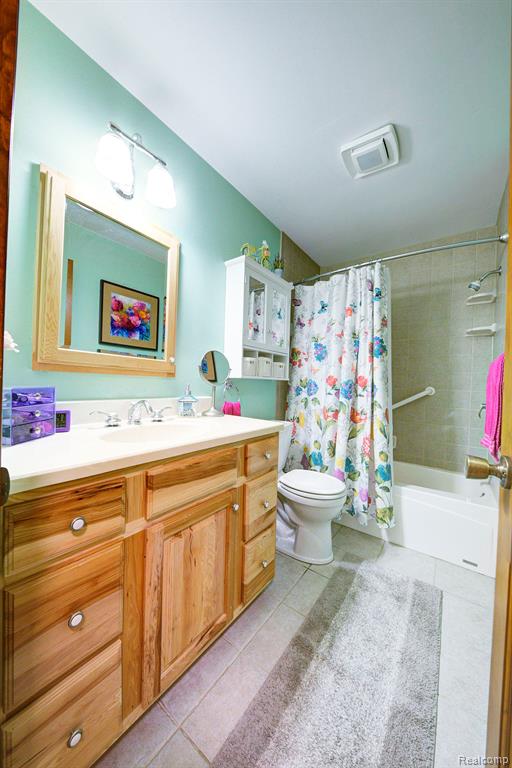 43266 Barchester Road Canton, MI 48187 - Photo 17 of 35