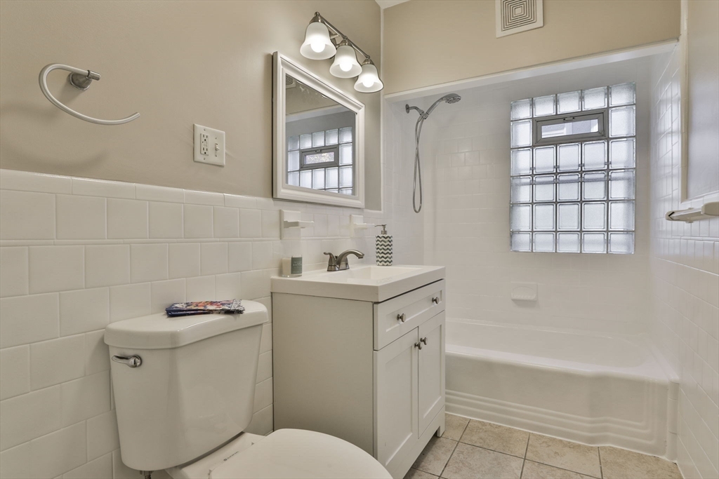 214 Brook Road Milton, MA 02186 - Photo 10 of 19