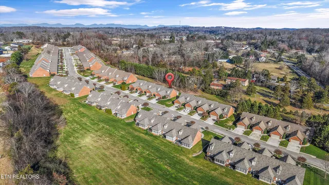 $424,900 | 560 Meadow Walk Lane, Lenoir City, TN 37772