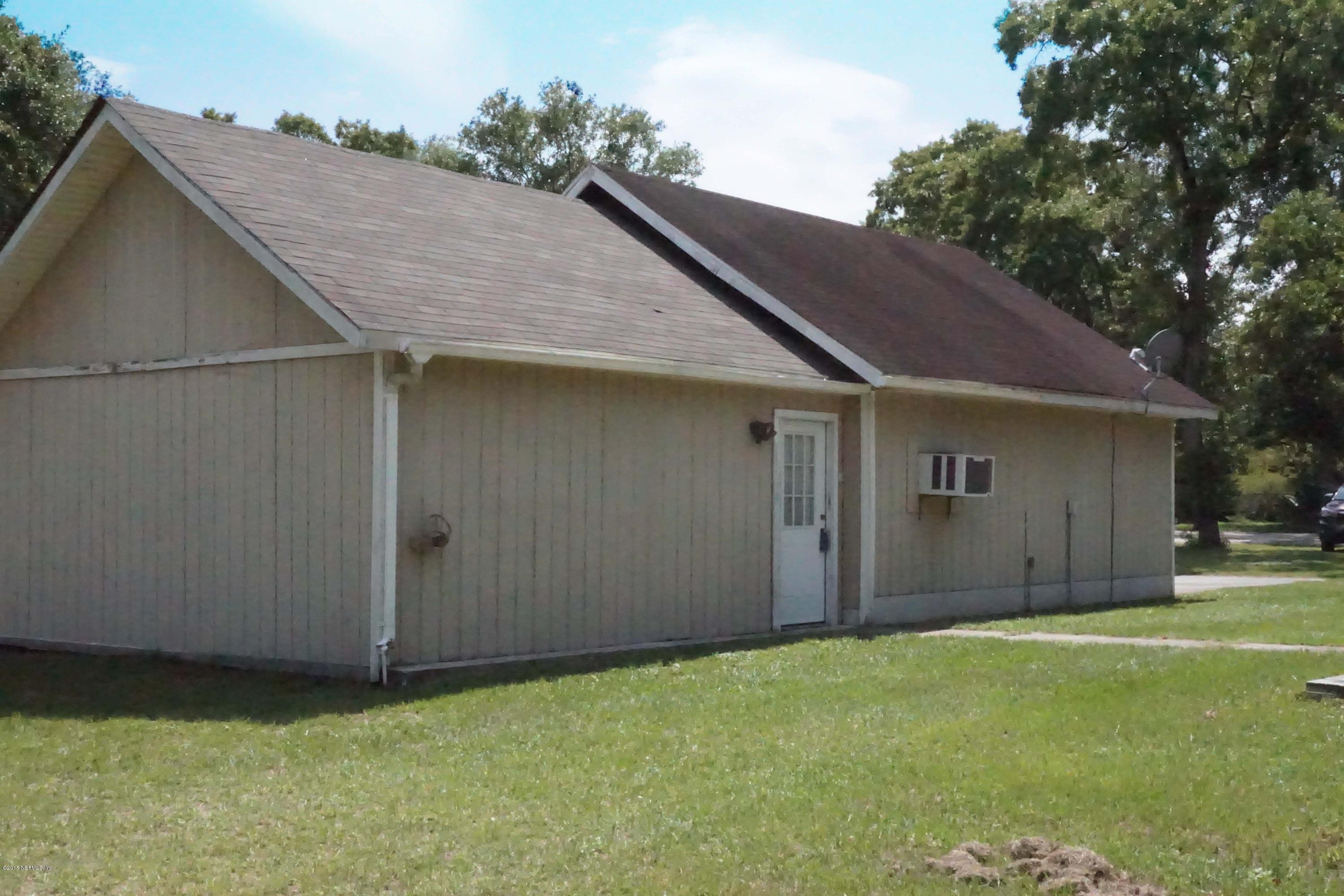 12455 Tuckwin Road Jacksonville, FL 32226 - Photo 8 of 18 Garage close up