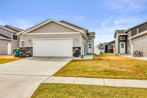 $345,000 | 6726 69th Avenue, Horace, ND 58047