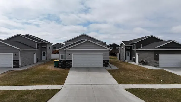 $340,000 | 6726 69th Avenue, Horace, ND 58047