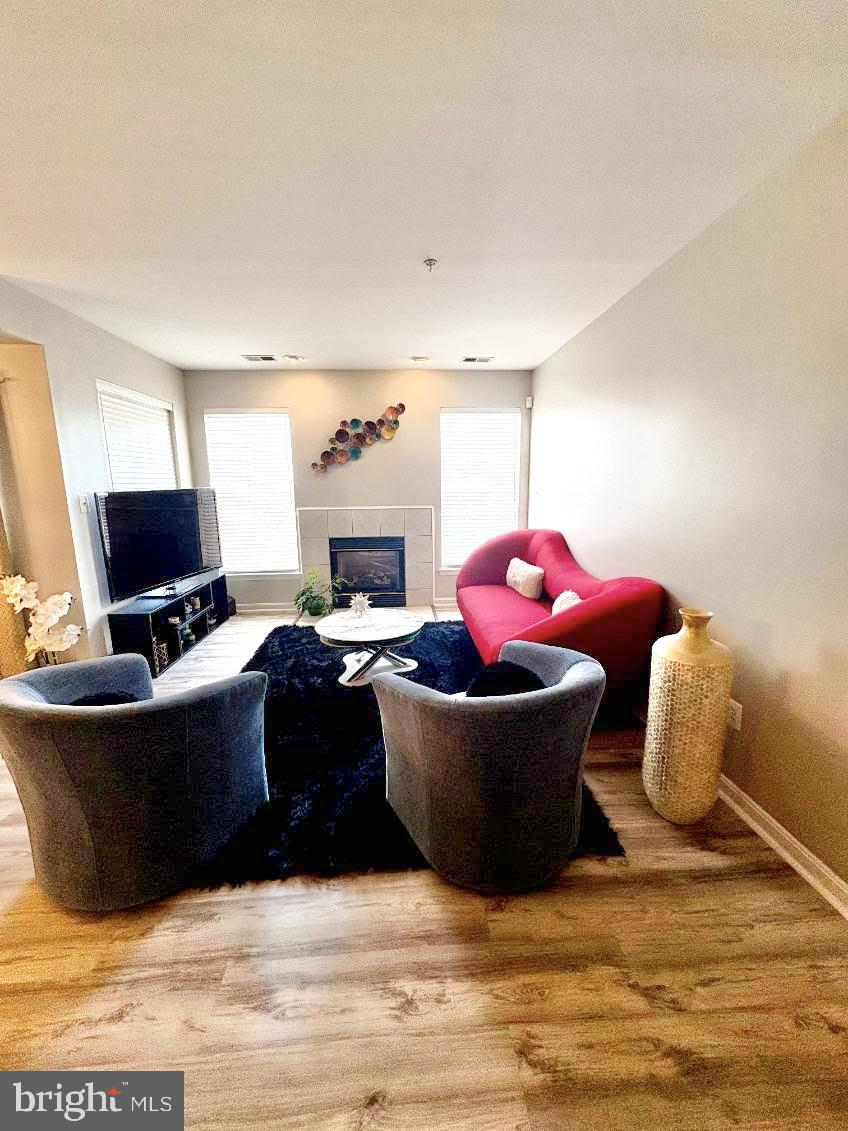 25340 Lake Mist Square, Unit 103 Chantilly, VA 20152 - Photo 2 of 12