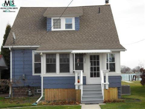 8105 South River Road Marine City, MI 48039 - Photo 9 of 12 914558-8.JPG