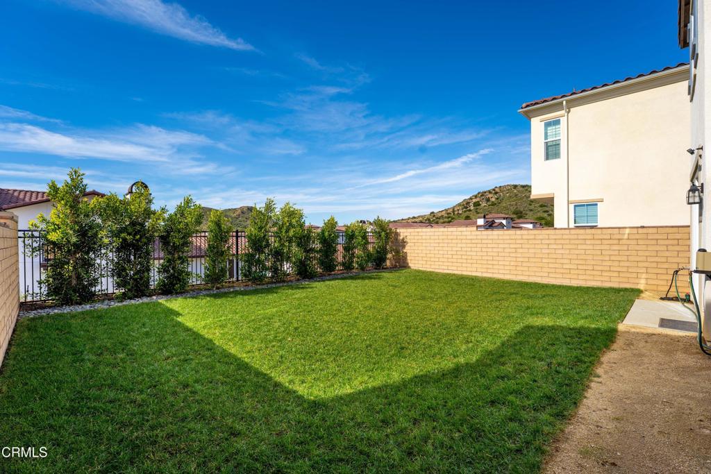 341 Fraser Point Camarillo, CA 93012 - Photo 3 of 37