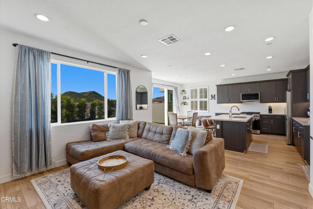 341 Fraser Point Camarillo, CA 93012 - Photo 6 of 37