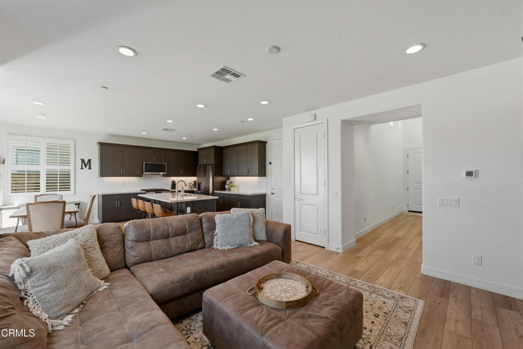 341 Fraser Point Camarillo, CA 93012 - Photo 8 of 37