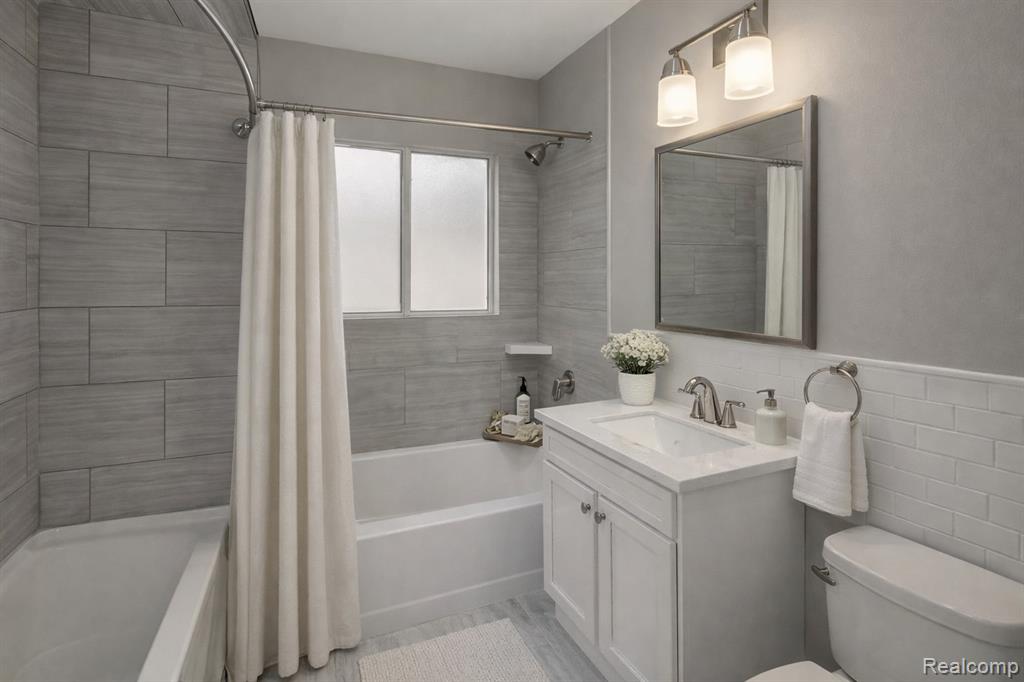 629 West Maple Road, Unit 13 Clawson, MI 48017 - Photo 9 of 15