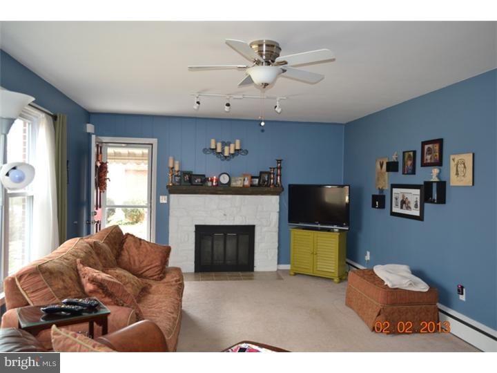1418 Reed Street Coatesville, PA 19320 - Photo 4 of 23 Living Room