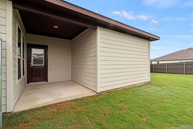$1,999 | 418 Cross Barn Boulevard, Unit B, Buda, TX 78610