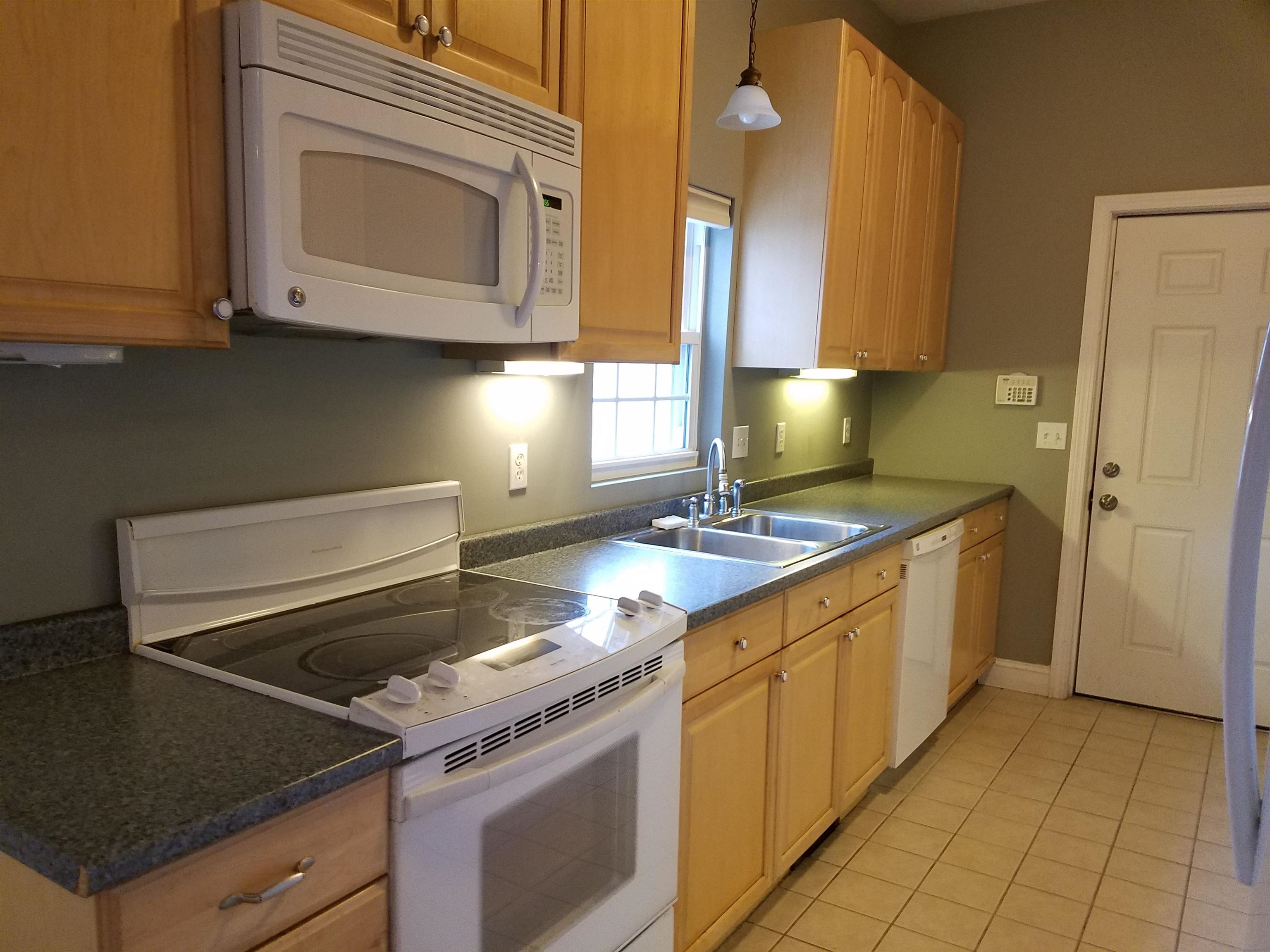 585 Beech Street, Unit FIRST Manchester, NH 03104 - Photo 2 of 15