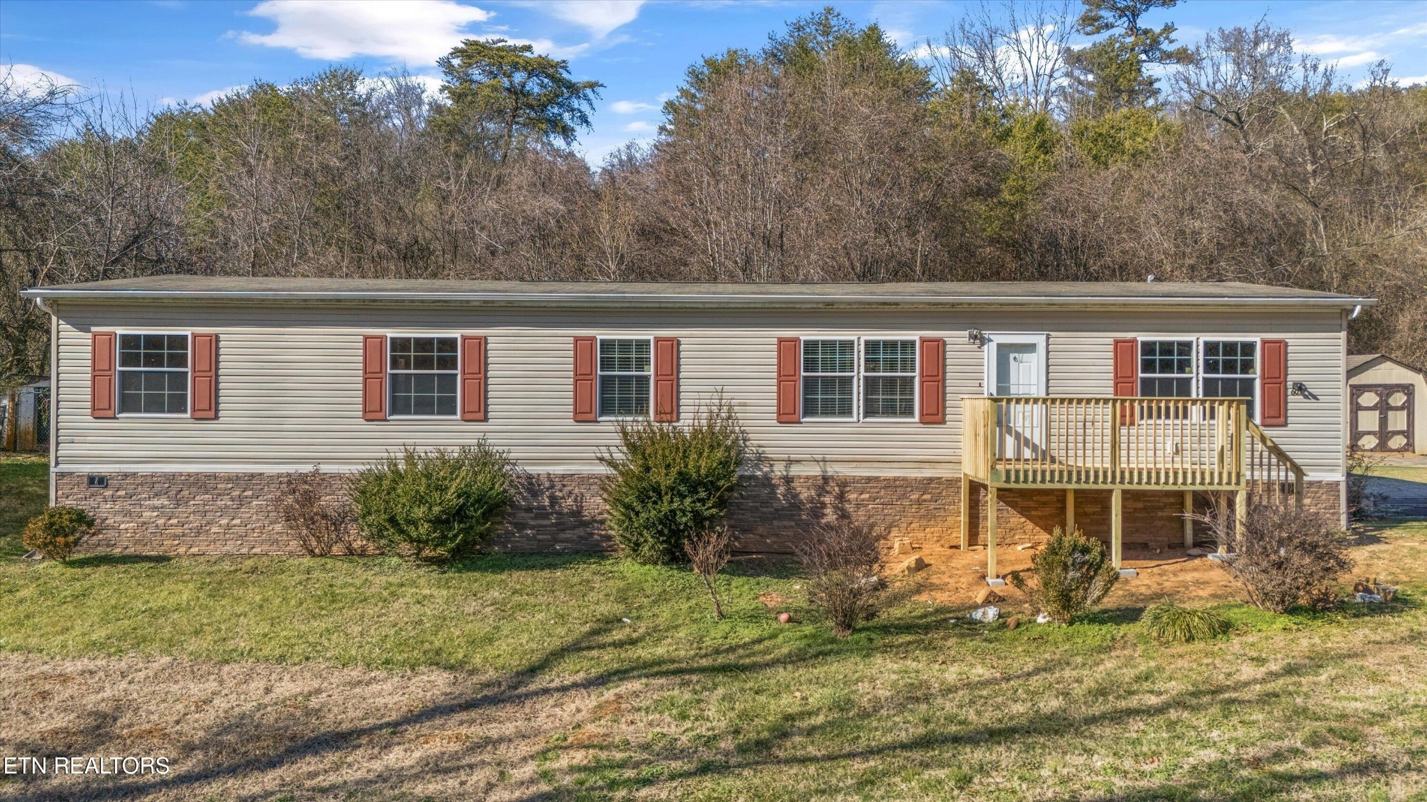 a view front of house with a yard