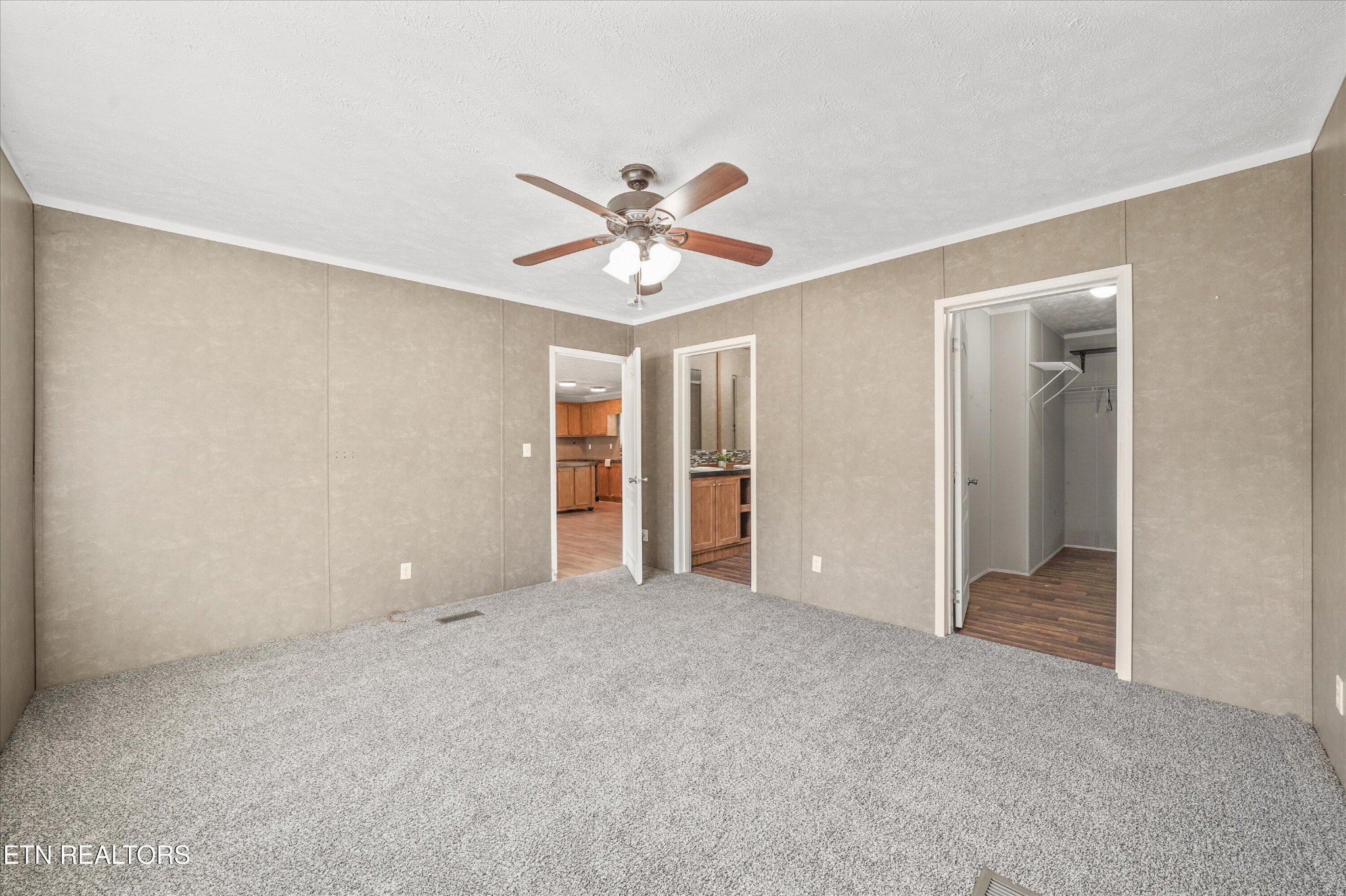 603 Bays Mountain Road Knoxville, TN 37920 - Photo 9 of 30 an empty room with closet and a ceiling fan