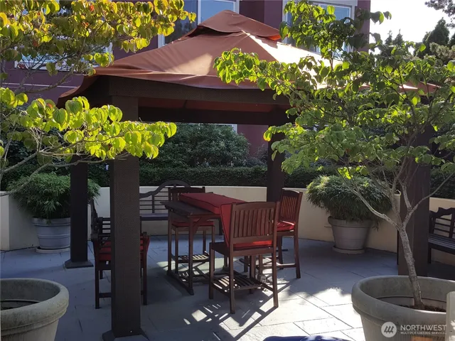 $2,300 | 668 South Lane Street, Unit 314, Seattle, WA 98104