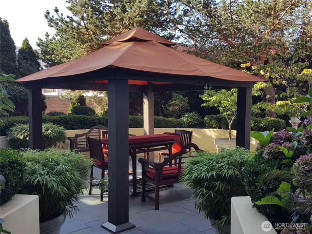 $2,300 | 668 South Lane Street, Unit 314, Seattle, WA 98104