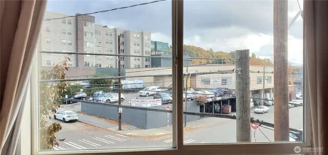 $2,300 | 668 South Lane Street, Unit 314, Seattle, WA 98104