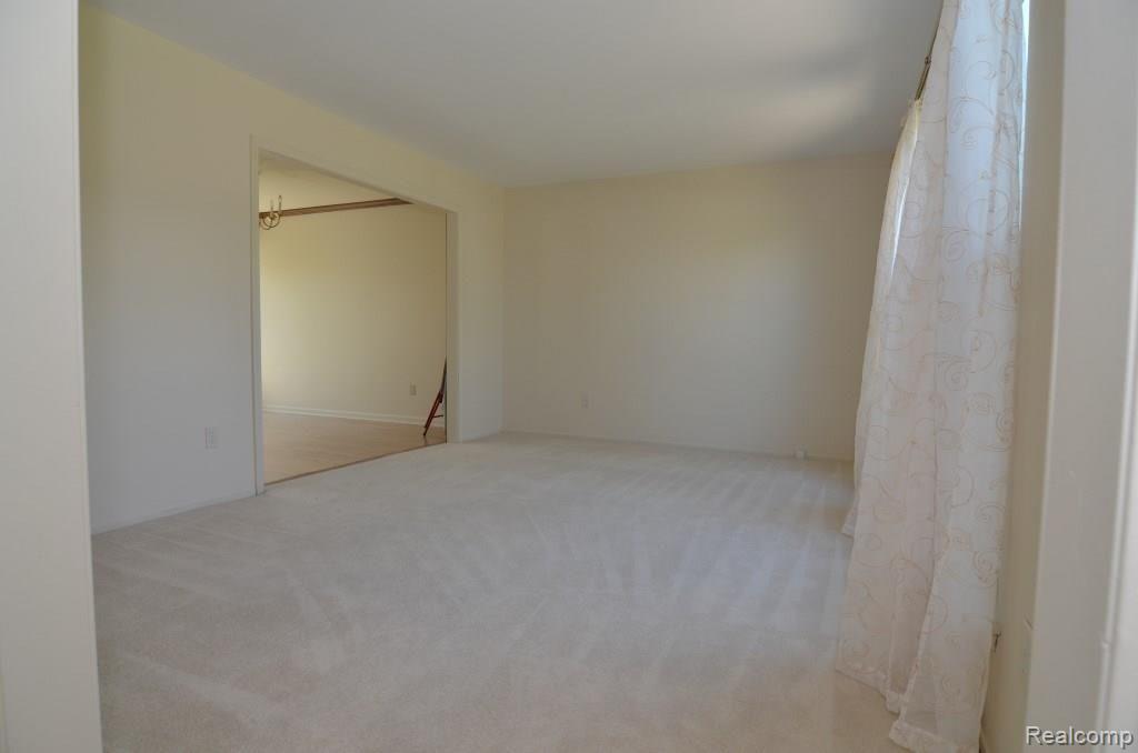 1668 Ridgecrest Rochester Hills, MI 48306 - Photo 10 of 31