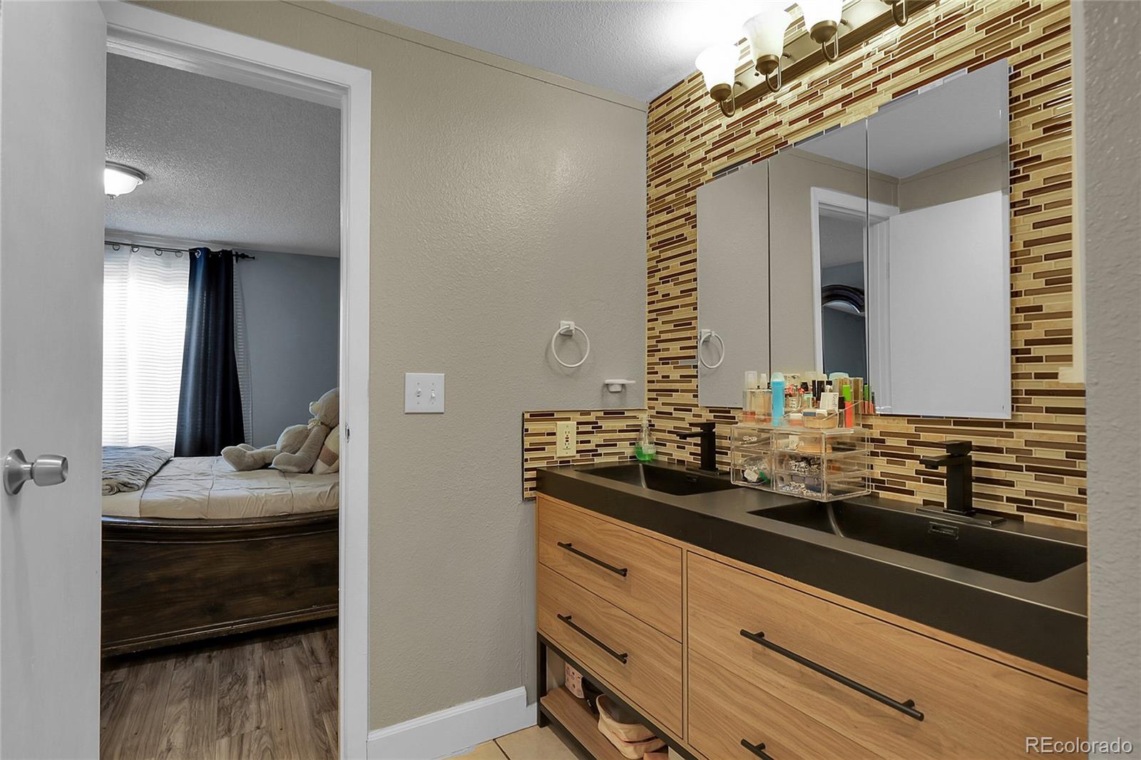 10201 Riverdale Road Thornton, CO 80233 - Photo 19 of 43