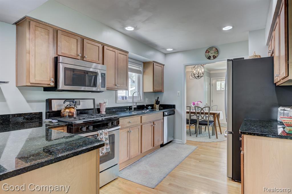 4217 Crooks Road Royal Oak, MI 48073 - Photo 13 of 50