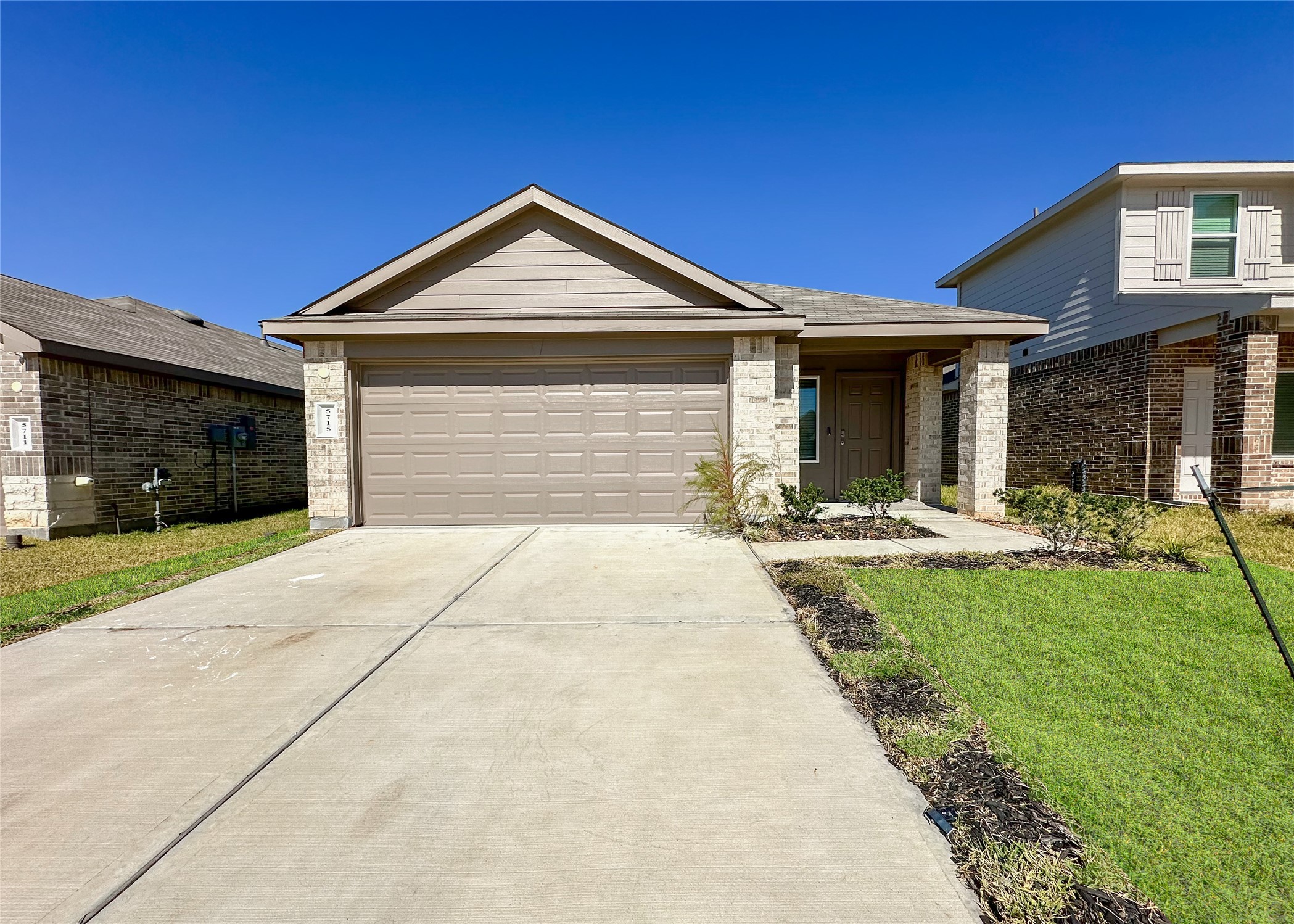 5715 Vintage Oakmont Drive Spring, TX 77373 - Photo 2 of 39 a front view of a house with yard and garage