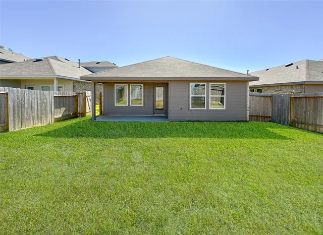 a view of a yard in front of a house