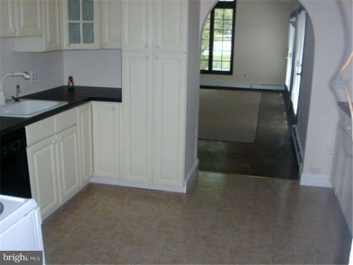 901 Bridgewater Road Bensalem, PA 19020 - Photo 5 of 25 Kitchen