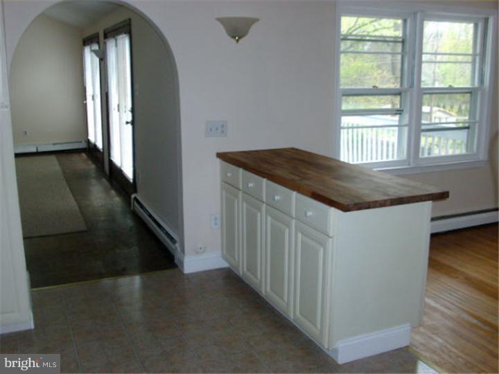 901 Bridgewater Road Bensalem, PA 19020 - Photo 6 of 25 Kitchen