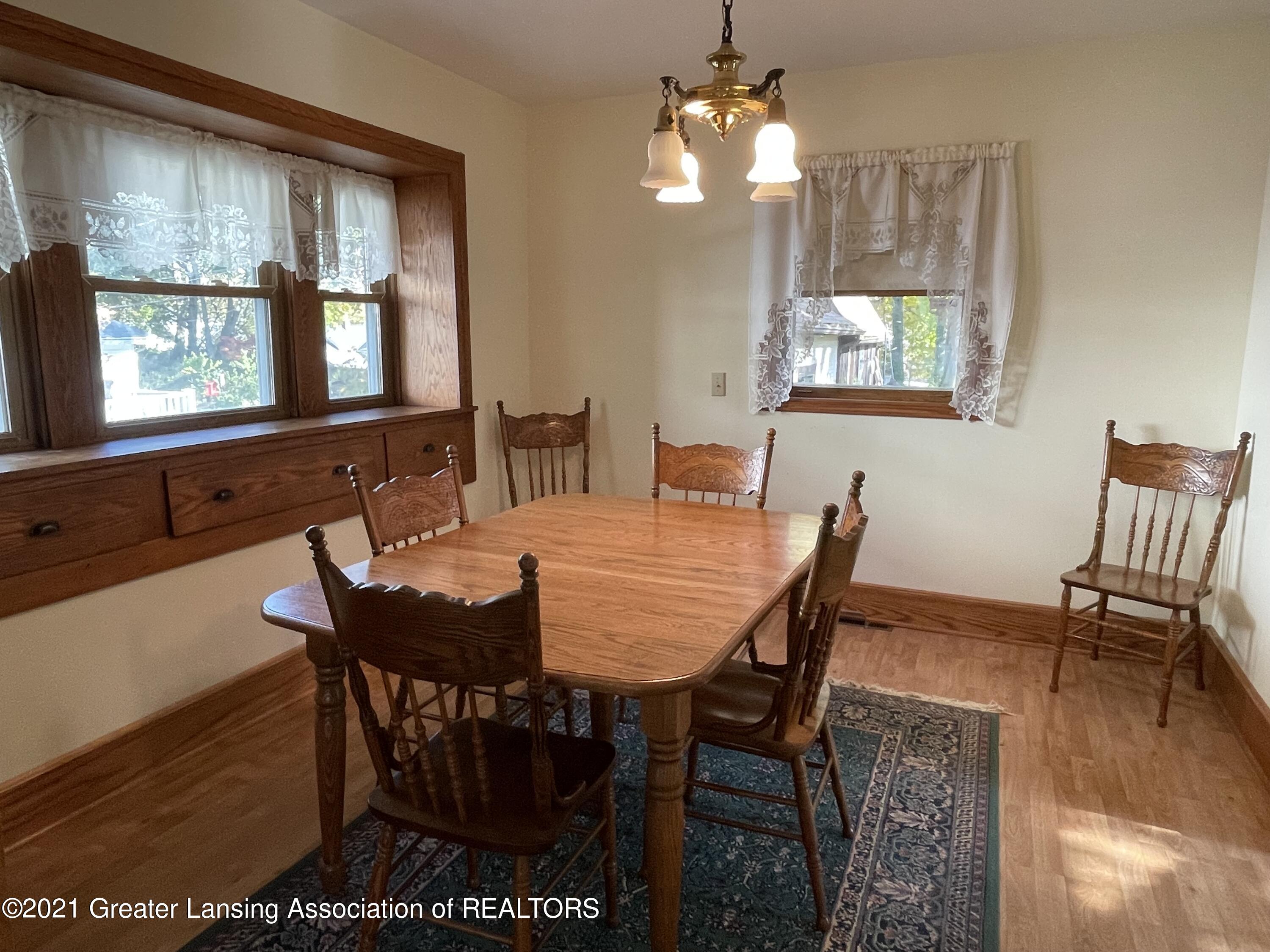 2323 Strathmore Road Lansing, MI 48910 - Photo 12 of 24 IMG_7594