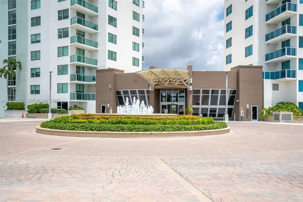 $3,000 | 2641 North Flamingo Road, Unit 1603N, Sunrise, FL 33323
