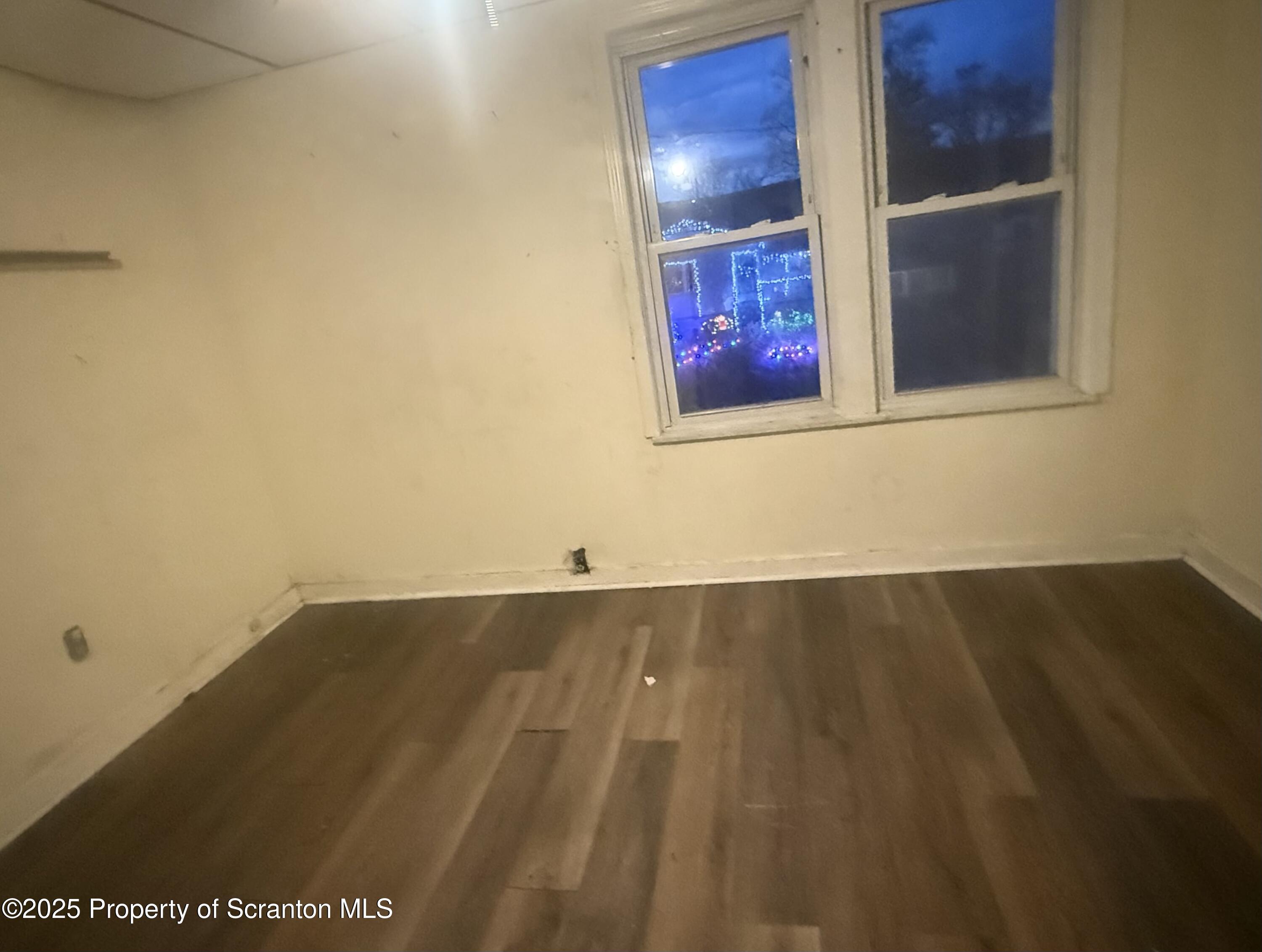 526 North Fillmore Avenue Scranton, PA 18504 - Photo 6 of 6 an empty room with a window