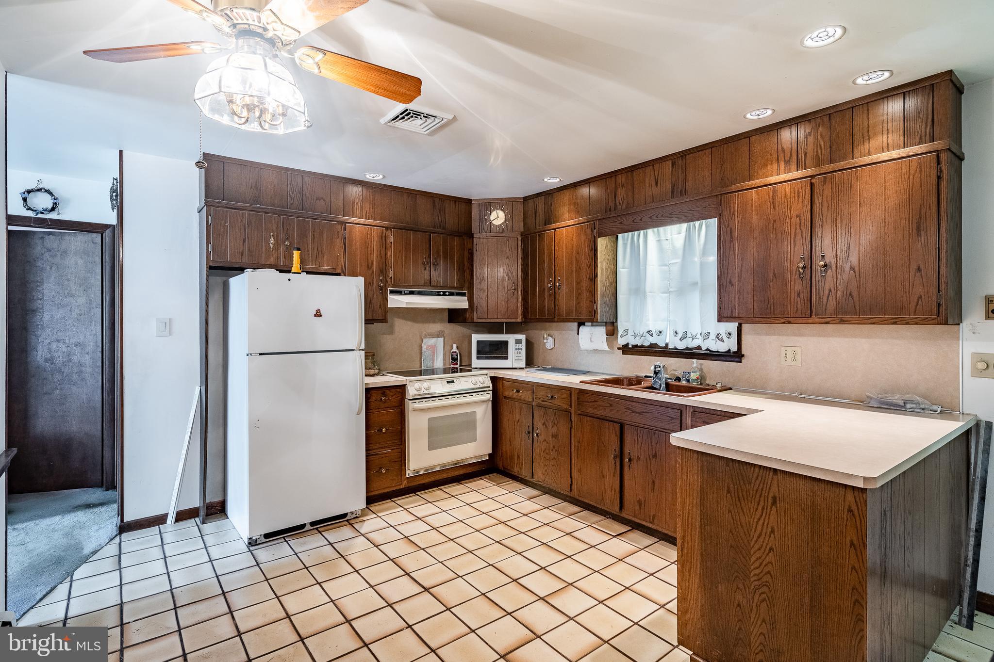 300 Angora Road Reading, PA 19602 - Photo 9 of 11