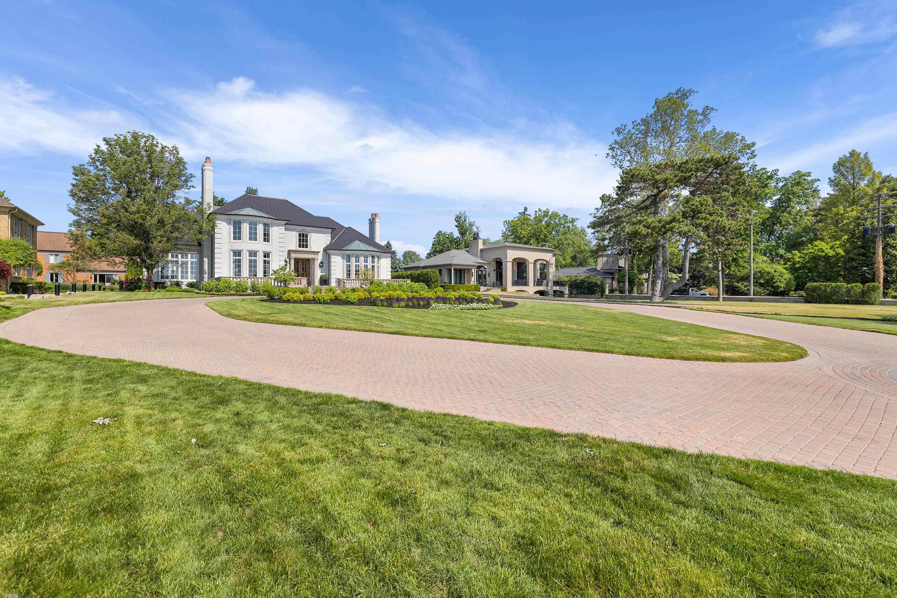 505 Lake Shore Road Grosse Pointe, MI 48236 - Photo 5 of 99 50112077-2.JPG