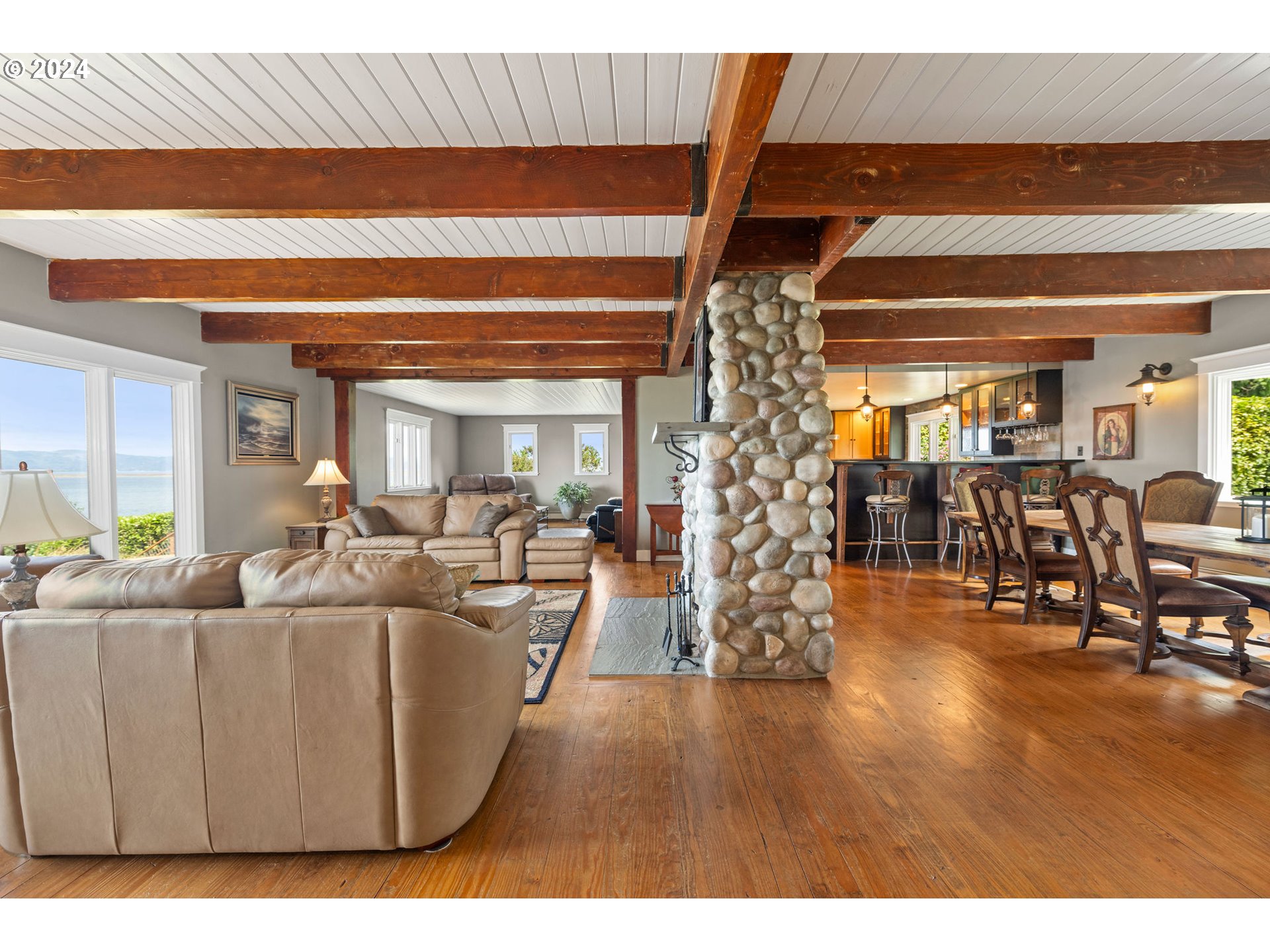 92992 Labeck Road Astoria, OR 97103 - Photo 21 of 48 Living Room/Dining Room