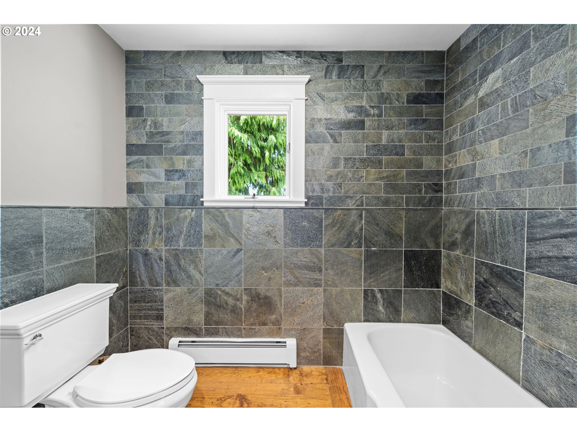 92992 Labeck Road Astoria, OR 97103 - Photo 32 of 48 Attached Bathroom #1