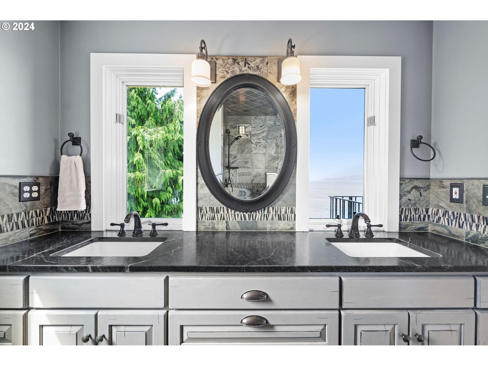 92992 Labeck Road Astoria, OR 97103 - Photo 38 of 48 Attached Bathroom #2