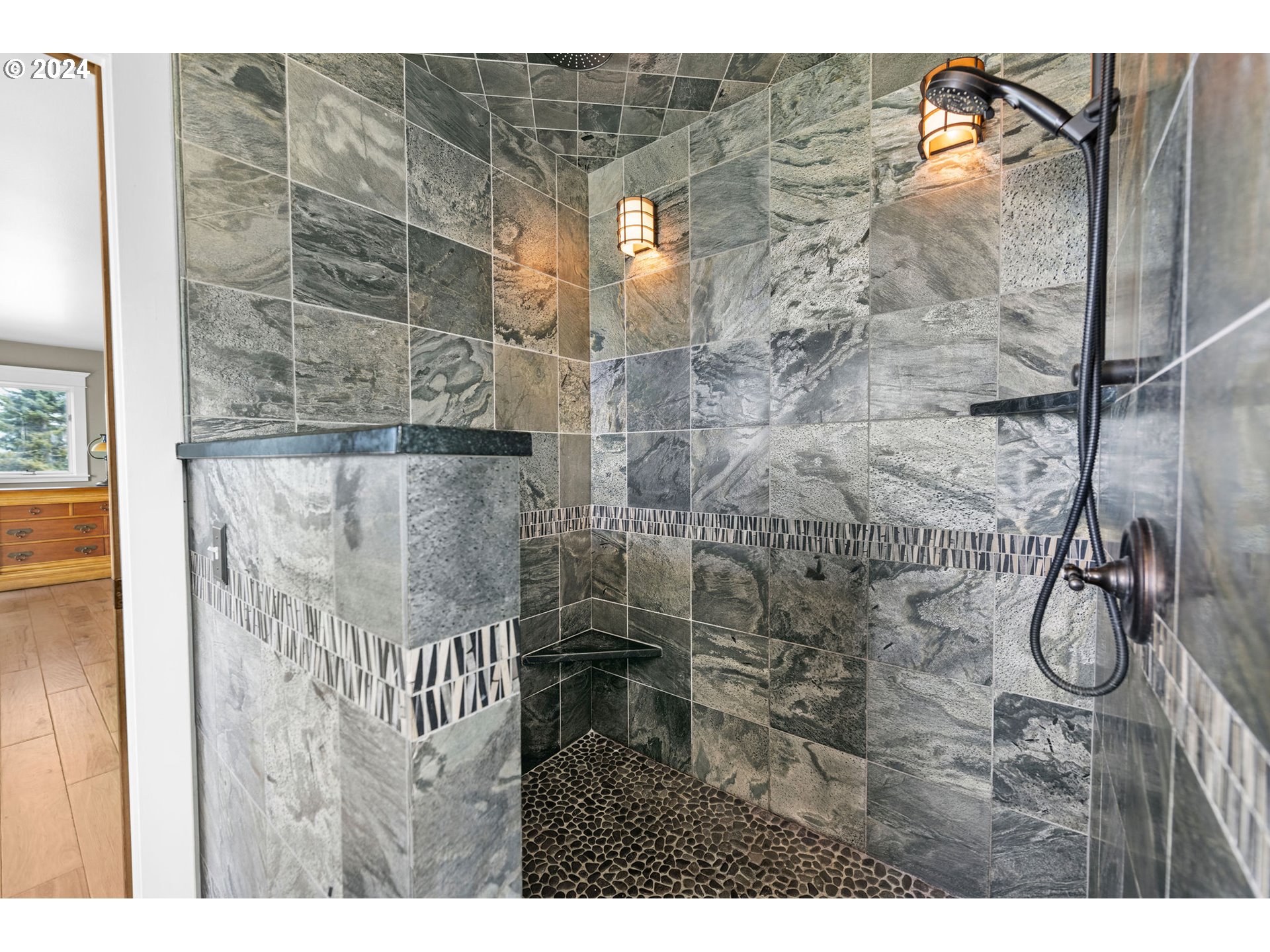 92992 Labeck Road Astoria, OR 97103 - Photo 39 of 48 Attached Bathroom #2