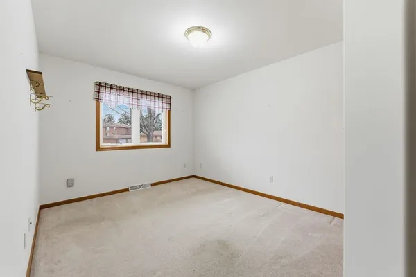 $259,900 | 1399 West South Park Avenue, Oshkosh, WI 54902