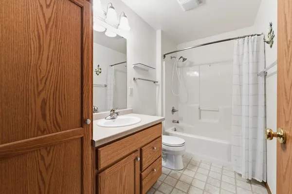 $259,900 | 1399 West South Park Avenue, Oshkosh, WI 54902