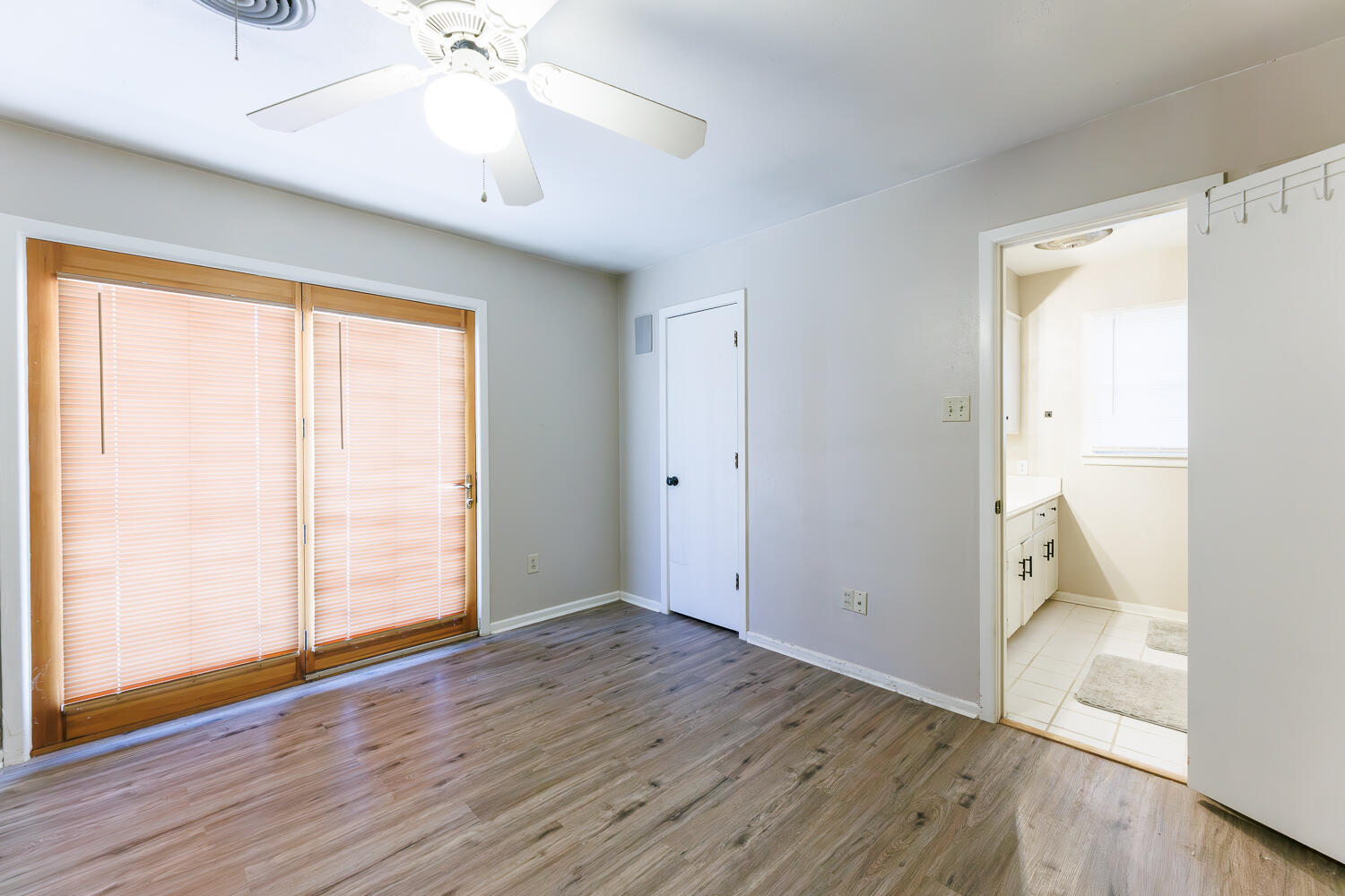 4618 30th Street Lubbock, TX 79410 - Photo 25 of 42 Primary Bedroom
