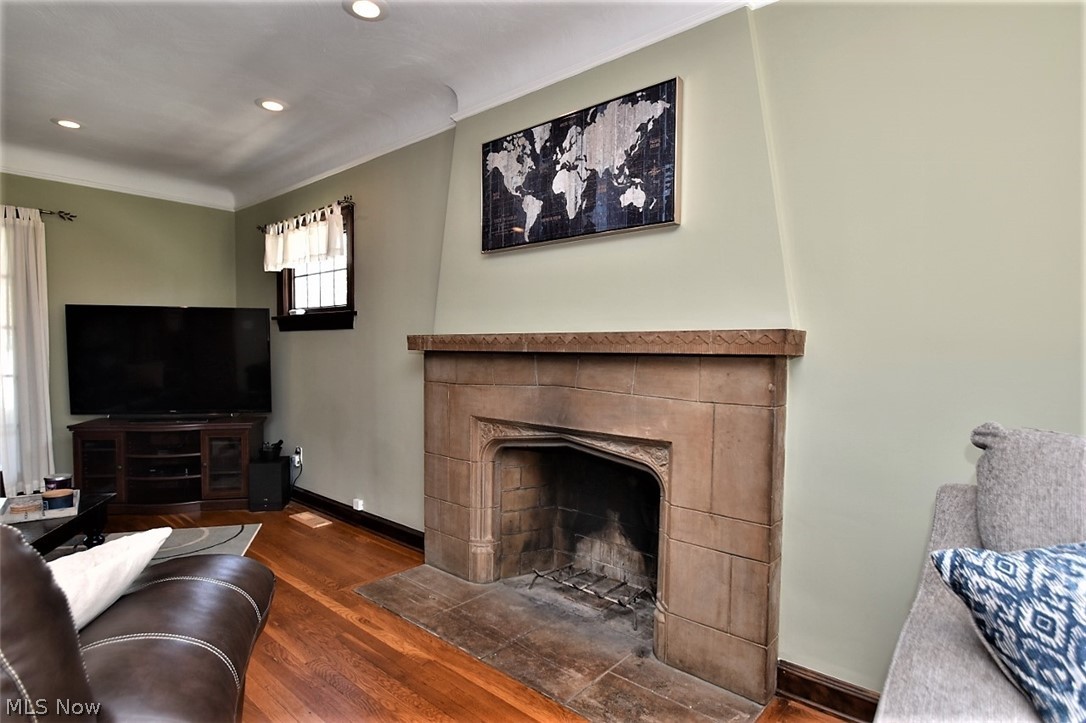 2612 Eaton Road Cleveland, OH 44118 - Photo 4 of 34